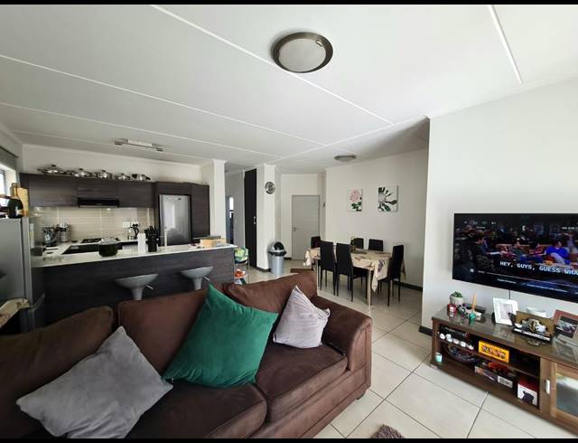 2 BEDROOM APARTMENT FOR SALE IN OLIVEDALE
